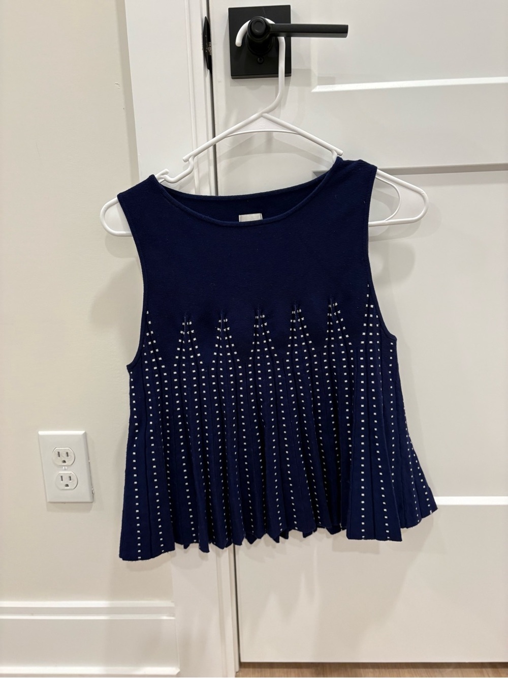 Maeve by Anthropologie Structured Swing Sweater Tank Size Small - Picture 2 of 8